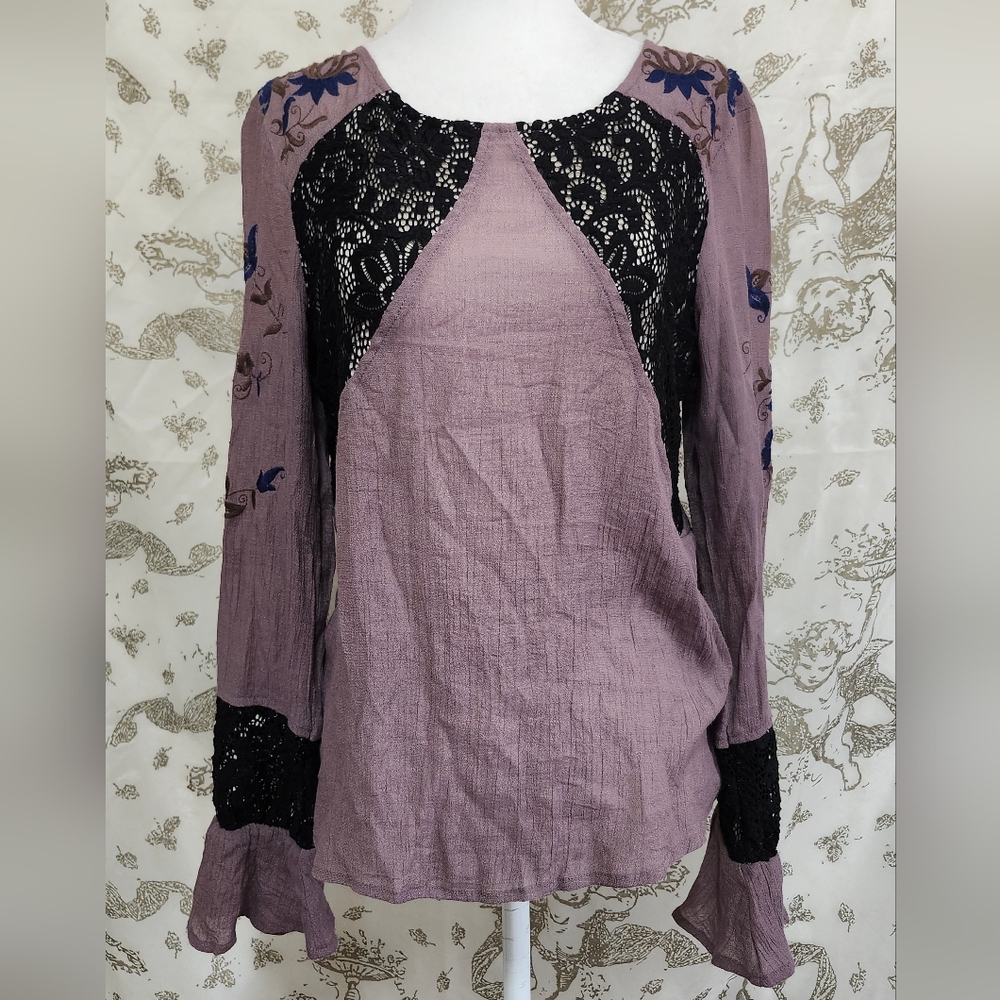 Gimmicks Whimsygoth Gypsy Boho Purple and black lace bell cuff Top S